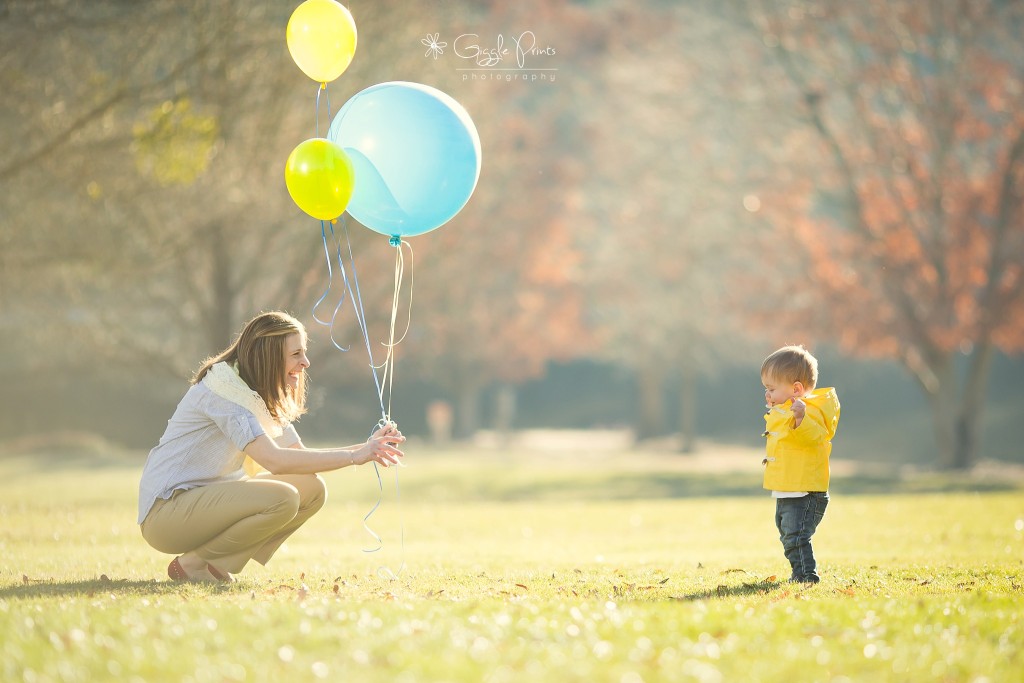 1 year photo session - Giggleprints - Balloons - First steps