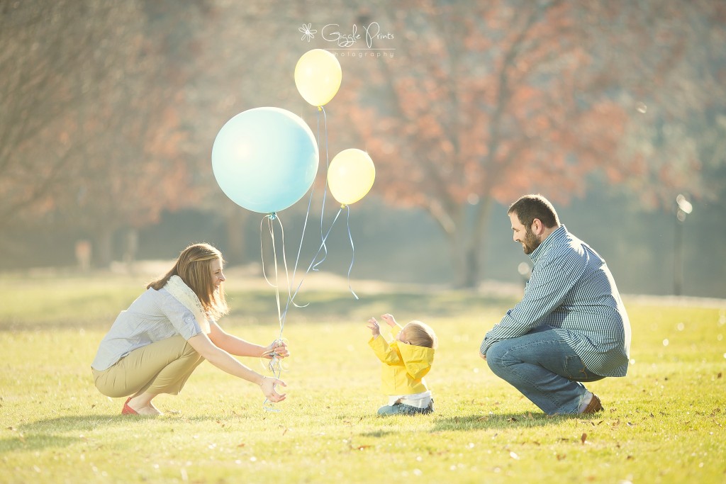 1 year photo session - Giggleprints - Balloons - family joy